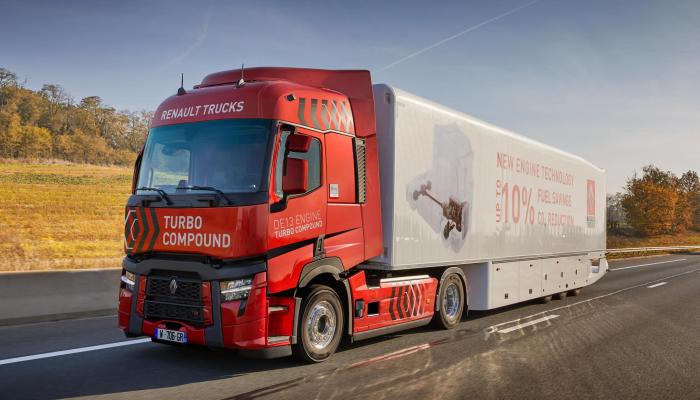 Renault Trucks T HIGH, T, C et K : Des évolutions majeures avec le moteur DE13 Turbo Compound pour une réduction des émissions de CO2 et des économies de carburant.